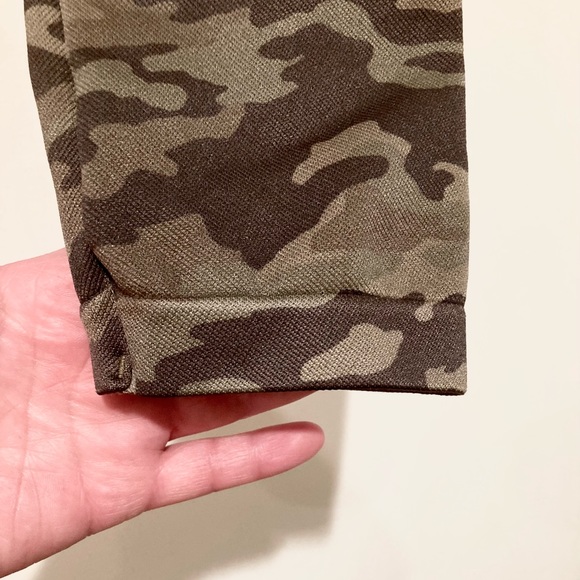 Spanx Look at Me Now Seamless Leggings, Size L, Green Camo - Picture 2 of 6